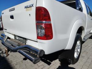 Toyota Hilux 3.0D-4D Xtra cab Raider Dakar edition - Image 25