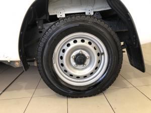 Toyota Hilux 2.0 single cab S (aircon) - Image 8