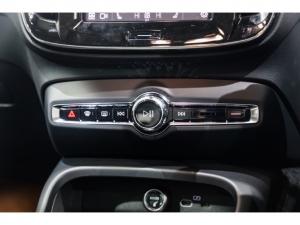 Volvo XC40 B5 AWD Plus Bright - Image 16