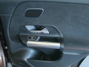 Mercedes-Benz GLA GLA200d Progressive - Image 20