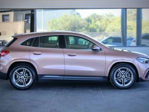 Mercedes-Benz GLA GLA200d Progressive - Image 3