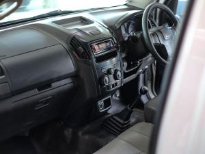 Isuzu KB 250D-Teq Fleetside - Image 11