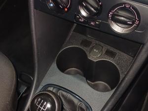 Volkswagen Polo Vivo 1.4 Comfortline - Image 12