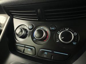 Ford Kuga 1.6 Ecoboost Ambiente - Image 9