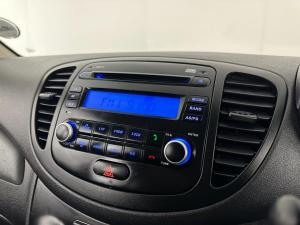 Hyundai i10 1.1 GLS/MOTION - Image 11