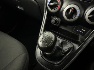 Hyundai i10 1.1 GLS/MOTION - Image 6