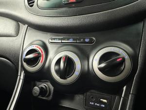 Hyundai i10 1.1 GLS/MOTION - Image 7