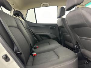 Hyundai i10 1.1 GLS/MOTION - Image 9