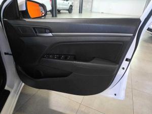 Hyundai Elantra 1.6 Executive automatic - Image 14