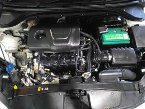 Hyundai Elantra 1.6 Executive automatic - Image 16