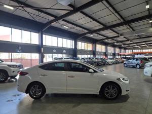 Hyundai Elantra 1.6 Executive automatic - Image 4