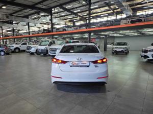 Hyundai Elantra 1.6 Executive automatic - Image 7