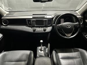 Toyota RAV4 2.2D-4D AWD VX - Image 10