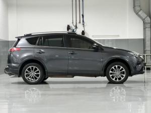 Toyota RAV4 2.2D-4D AWD VX - Image 5