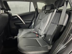 Toyota RAV4 2.2D-4D AWD VX - Image 9