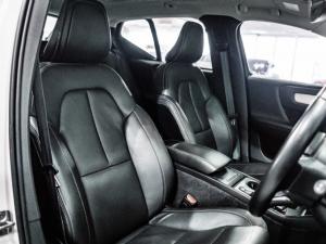 Volvo XC40 D4 AWD Momentum - Image 10