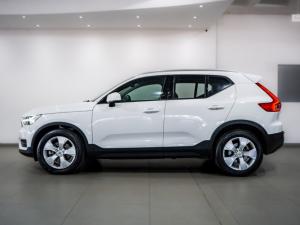 Volvo XC40 D4 AWD Momentum - Image 2