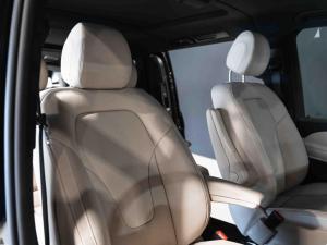 Mercedes-Benz V-Class V300d Exclusive - Image 8
