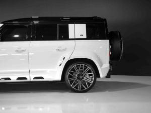 Land Rover Defender 110 D300 SE - Image 14