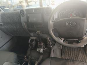 Toyota Land Cruiser 79 4.0PS/C - Image 6