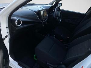 Toyota Vitz 1.0 XR manual - Image 7