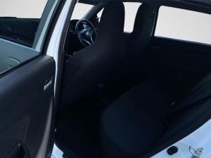 Toyota Vitz 1.0 XR manual - Image 8