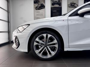 Audi A3 sedan 35TFSI S line - Image 3