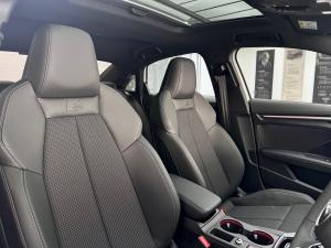 Audi A3 sedan 35TFSI S line - Image 8