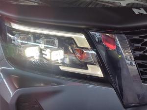 Nissan Navara 2.5DDTi double cab LE Plus 4x4 - Image 4