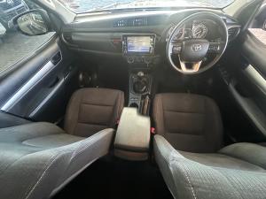 Toyota Hilux 2.4GD-6 double cab Raider manual - Image 6