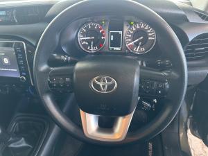 Toyota Hilux 2.4GD-6 double cab Raider manual - Image 8