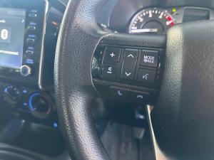Toyota Hilux 2.4GD-6 double cab Raider manual - Image 9