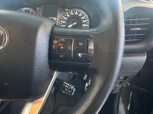 Toyota Hilux 2.4GD-6 double cab Raider manual - Image 10