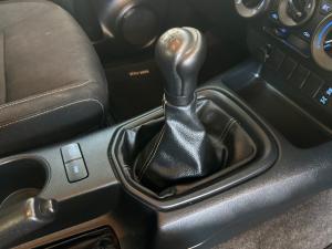 Toyota Hilux 2.4GD-6 double cab Raider manual - Image 13