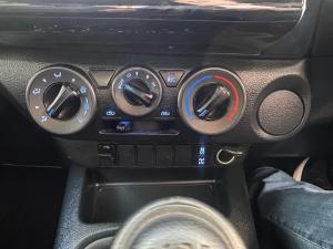 Toyota Hilux 2.4GD-6 double cab Raider manual - Image 15