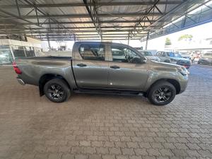 Toyota Hilux 2.4GD-6 double cab Raider manual - Image 3