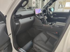Toyota Land Cruiser 300 3.5T ZX - Image 9