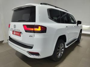 Toyota Land Cruiser 300 3.5T ZX - Image 2
