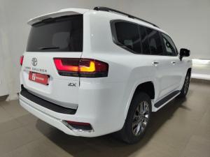 Toyota Land Cruiser 300 3.5T ZX - Image 3
