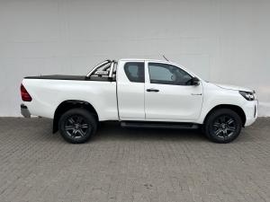 Toyota Hilux 2.4GD-6 Xtra cab Raider manual - Image 3