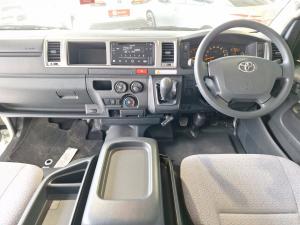 Toyota Hiace 2.5D-4D bus 14-seater GL - Image 8