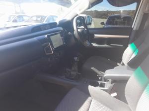 Toyota Hilux 2.4GD-6 double cab 4x4 Raider manual - Image 9