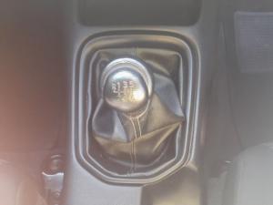 Toyota Hilux 2.4GD-6 double cab 4x4 Raider manual - Image 14