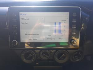 Toyota Hilux 2.4GD-6 double cab 4x4 Raider manual - Image 15