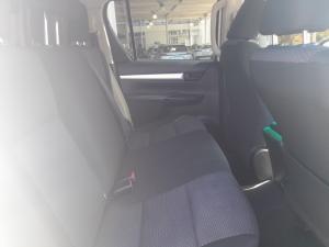 Toyota Hilux 2.4GD-6 double cab 4x4 Raider manual - Image 18