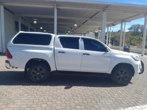 Toyota Hilux 2.4GD-6 double cab 4x4 Raider manual - Image 4