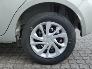 Toyota Vitz 1.0 - Image 10