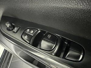 Nissan Navara 2.5DDTI PRO-4X 4X4 automatic D/C - Image 15