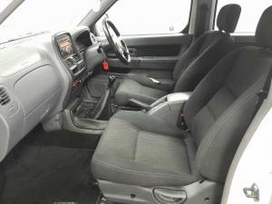 Nissan Hardbody NP300 2.4i HI-RIDERD/C - Image 11