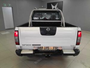 Nissan Hardbody NP300 2.4i HI-RIDERD/C - Image 4